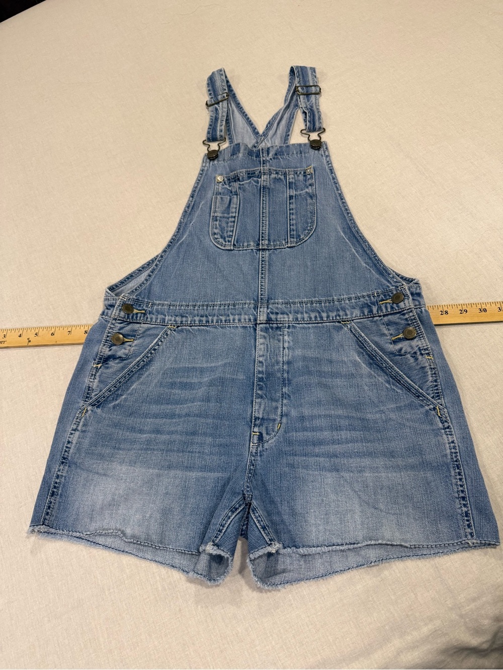 American Eagle Outfitters Denim Short Overalls Light Wash Raw Hem Women’s Medium - Picture 3 of 11